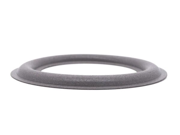 Kit de réparation haut-parleur composé de 2 suspensions caoutchouc garantie à vie 12 cm et d'une colle adaptée. Ce kit facile à installer permet de rénover une paire d'enceintes
