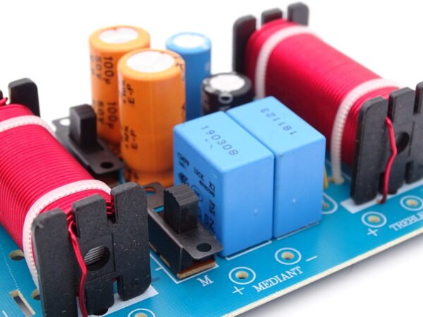 Filtre-haut-parleur-passifs-3-voies-1100-et-3800-Hz-8-ohms-150-watts