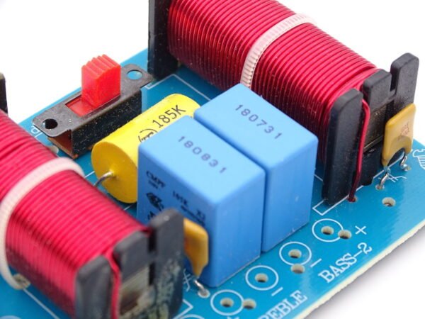 Filtre pour enceinte 50/100 watts impédance 4/8 Ohms équipée de deux boomers et un tweeter