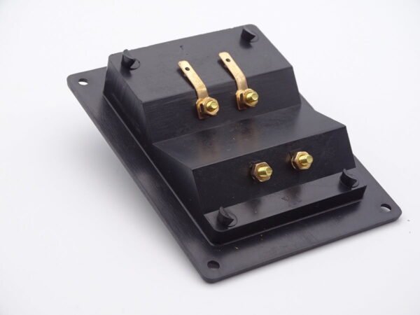 Bornier d’enceinte rectangulaire à encastrer contacts dorés double branchement pour bi-amplification