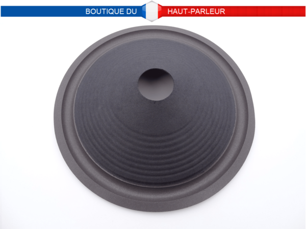 Membrane haut-parleur réalisée en pulpe de cellulose pressée équipée avec une suspension en mousse d'un diamètre extérieur de 25 cm de diamètre pour bobine de 35,5 mm ou plus. Diamètre extérieur 24,9 cm Diamètre découpe pour bobine 35,5 mm Hauteur 51 mm Poids 18 grammes