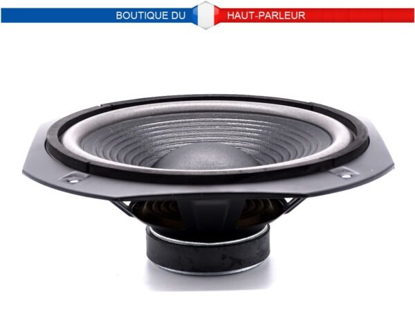 Haut-parleur Hi-Fi de remplacement 27,5 cm à châssis carré 60 watts 8 ohms 90 dB. Membrane en pulpe de cellulose pressée vernie. Suspensions mousse.